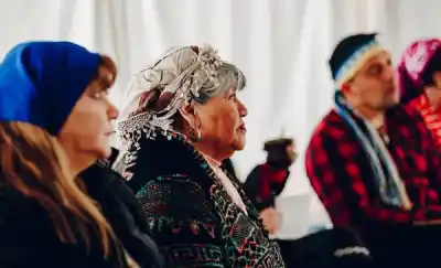 Arqueólogo dictó un taller ancestral en la playa y 30 personas se llevaron un saber milenario