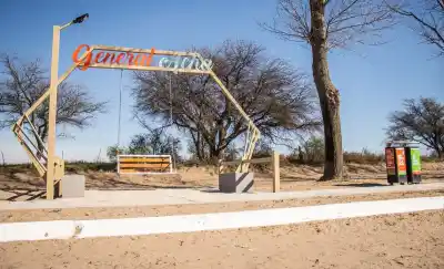 El boulevard Perón de General Acha sumó una hamaca especial: qué busca el municipio con esta obra