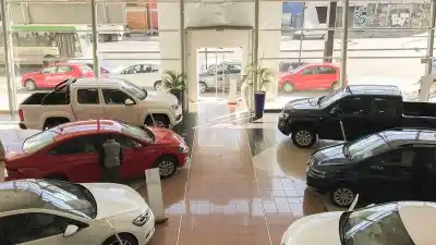 Los patentamientos se derrumbaron 19,1% en agosto, pero Milei insiste con la Fórmula 1