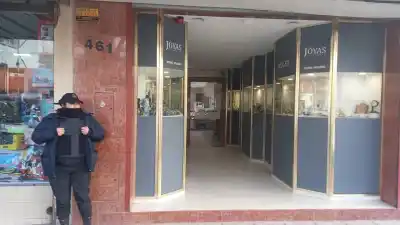 Reabrió la joyería de Trelew con custodia: el comerciante que se defendió no fue imputado