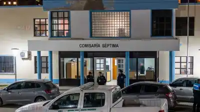 La amenazaron con un arma para que dejara su casa y volvieron a los tiros