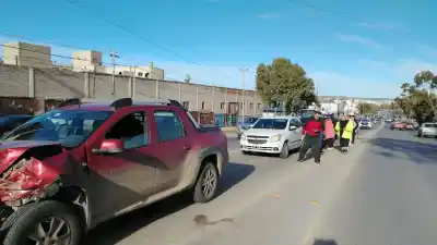 Frenada repentina y una colisión múltiple: tres chicos al hospital en Comodoro