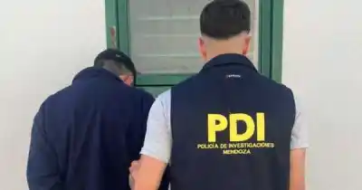 Vendía medidores en Marketplace y lo atraparon con tres sin papeles
