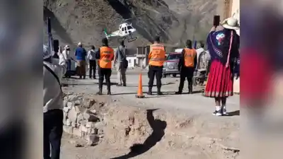 Aterrizó en la cancha pese a la medida judicial y desató la bronca de una comunidad