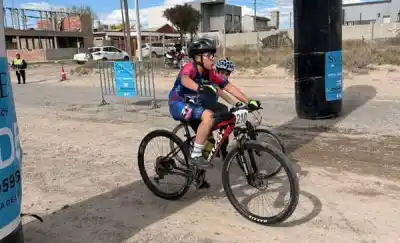 El barrio que transformó una plaza en una fiesta de bicicletas