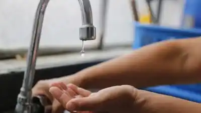 Corte de agua en Roca por una rotura: ¿qué zonas se quedan sin servicio este martes?