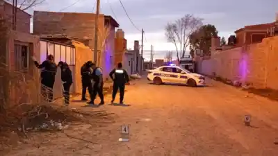 Baleó la casa de su vecina y le tiró una bomba molotov: lo atraparon escapando por los techos