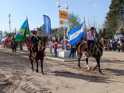 La fiesta que reúne a todo un pueblo vuelve con una promesa: el desfile más grande de su historia