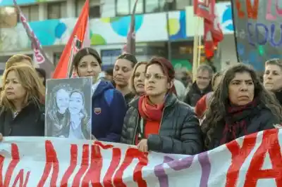 Fue a buscar a su hijo al colegio, pero una protesta dejó al nene sin poder salir