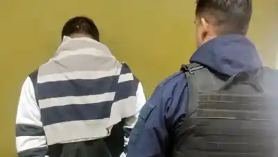 Estaba en la terminal de Viedma cuando un control detectó que llevaba tres años prófugo