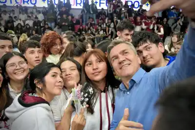 Un incentivo de $100.000 por mes para estudiantes secundarios: quiénes pueden cobrarlo