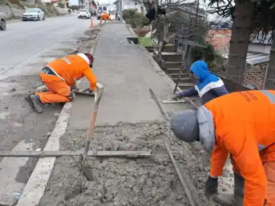 La obra que prometía ser simple ya cambió la calle: 95 metros de vereda nueva en Segundo Sombra
