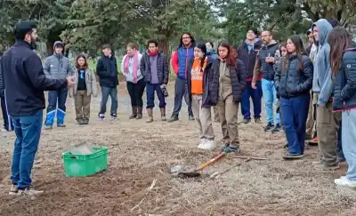 Estudiantes de 25 de Mayo hicieron prácticas en el INTA: qué aprendieron sobre riego y suelo