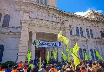 Se movilizaron por primera vez en su historia y ahora apuntan contra la Casa Gris