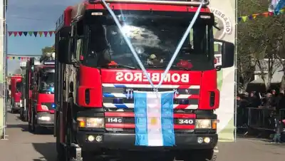 El primer camión del cuartel y 627 salidas en 2025: así festejan 75 años los Bomberos de Cipolletti