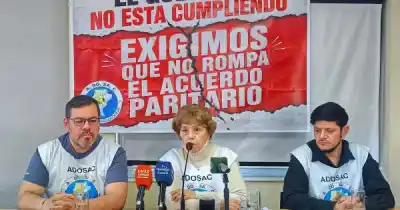 Los docentes advierten una retención de servicios si no les devuelven todos los descuentos