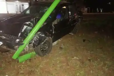 Chocó contra un tótem de foto-multas a las 3 AM y confesó en el hospital: "Tomé cerveza"