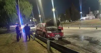 Se incendió su camioneta en plena Circunvalación y el final asombra
