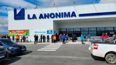 Un gigante del sur se instala en la autopista: el histórico cambio que transformará las compras en Santiago