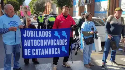 Jubilados catamarqueños marchan a ANSES con un reclamo de 2 billones de pesos
