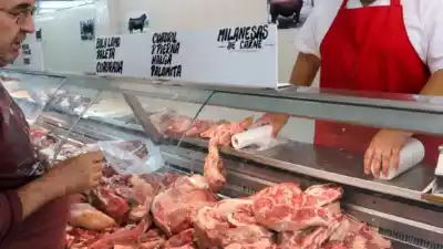 El consumo de carne vacuna se desplomó hasta 40% en Rosario y ya cambió la forma de pagar en las carnicerías