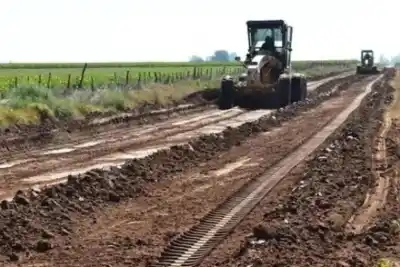 Una ley que cambia quién arregla los caminos rurales: qué se aprobó en Entre Ríos