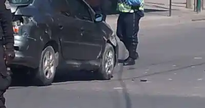 Fuerte choque en el centro: el auto involucrado sería de un inspector de Tránsito