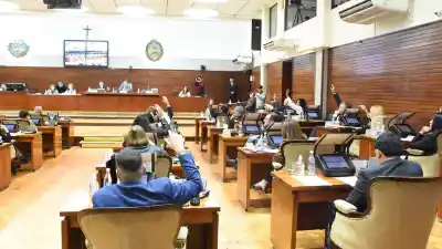 Un paquete de leyes promete sacarle la burocracia de encima al vecino