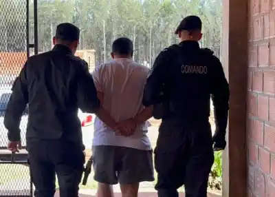 Le pidió fotos íntimas a una adolescente por Instagram y la amenazó cuando ella se negó a seguir