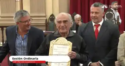 Lo homenajearon en Diputados y terminó haciendo un pedido urgente