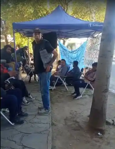 Pararon tres combis con 60 trabajadores y solo uno era de Andalgalá: la huelga que estalló en la mina