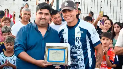 El pibe de Sarmiento que soñó con tirar magia en La Bombonera y lo consiguió