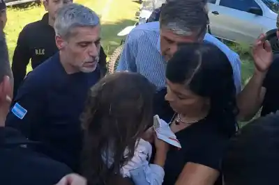 La madre de la niña hallada en Cosquín rompió el silencio: “Se la llevaron” y reveló un detalle clave
