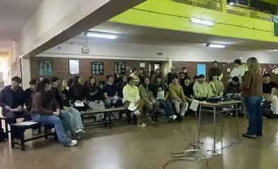 El taller que prepara a los estudiantes de Rawson para su primer trabajo