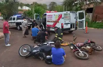 El choque de dos motos en pleno centro dejó tres heridos y un detalle clave