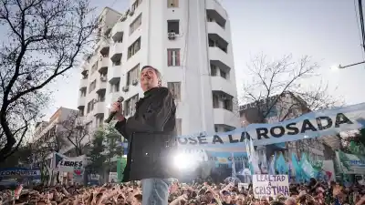 El reclamo de Máximo Kirchner a cuatro años del atentado: "No se quiebren, que no les rompan la autoestima"