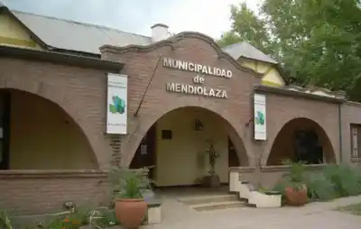 Denuncian que usó una máquina municipal en su terreno privado: la intendenta lo explica así