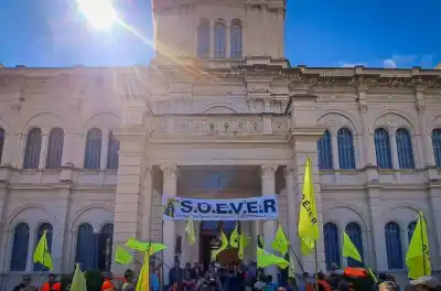 Pararon y marcharon contra los Consorcios Camineros, pero la ley se aprobó igual: ahora exigen un lugar en la reglamentación