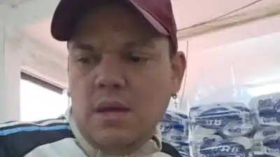 Brian Lanzelotta vende su fábrica de papel higiénico tras una estafa millonaria