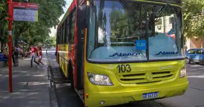 Lo apuñaló tres veces en un micro y huyó: cayó el sospechoso en la calle