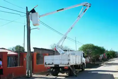Renuevan el alumbrado en cuatro barrios de la Capital: cuáles son