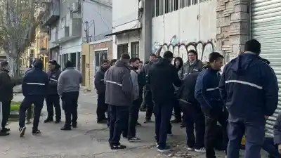 Cerraron la empresa, cambiaron la cerradura y 30 familias quedaron en la calle