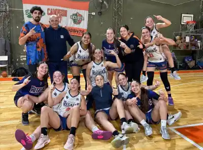 Regatas se aseguró el primer puesto en la última jugada del partido