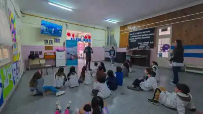 Escolleras en el aula: la visita que conectó a una escuela con el puerto de Quequén