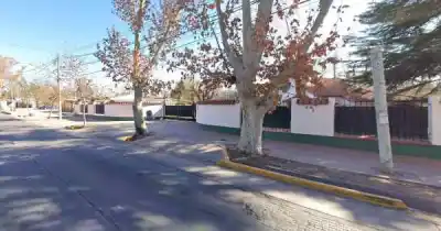 Un alumno vio un arma en la mochila de un compañero y se activó el protocolo: qué pasó después