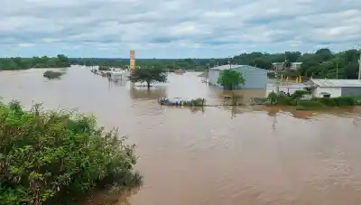 Alivio en Las Termas: el Río Dulce baja su nivel de alerta pero la advertencia sigue firme