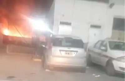 Madrugada de fuego en el Acceso Norte: el incendio que alertó a los vecinos de Delfín Gallo