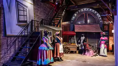 Un cabaret secreto en las catacumbas de un teatro rosarino: la propuesta que combina música, vino y 122 años de historia