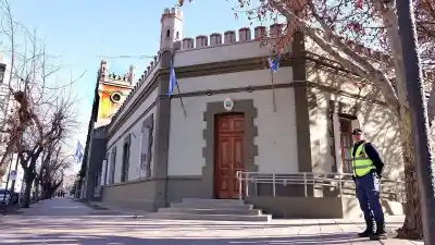 Faltó más de 90 días en un año y la echaron: qué revisan ahora de sus sueldos