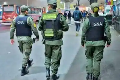 Hacía maniobras en la calle y su beba quedó grave: el conductor es gendarme